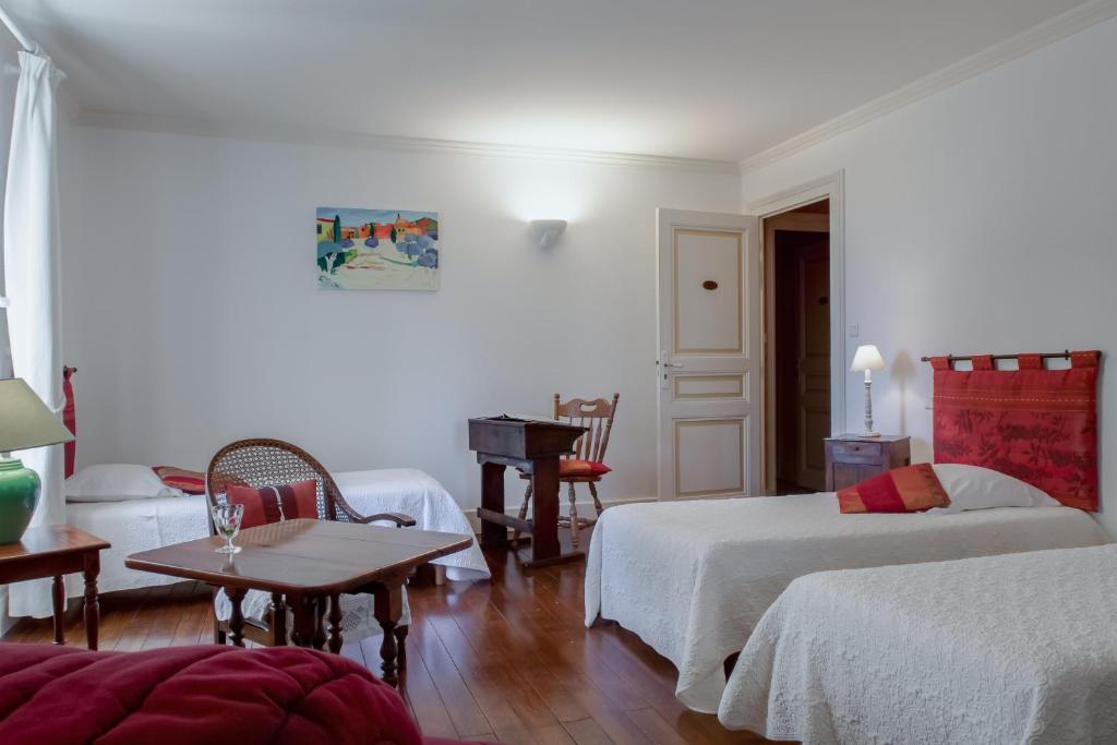 Chambres Au Chateau - Le Clos Des Tourelles Sennecey-le-Grand Room photo