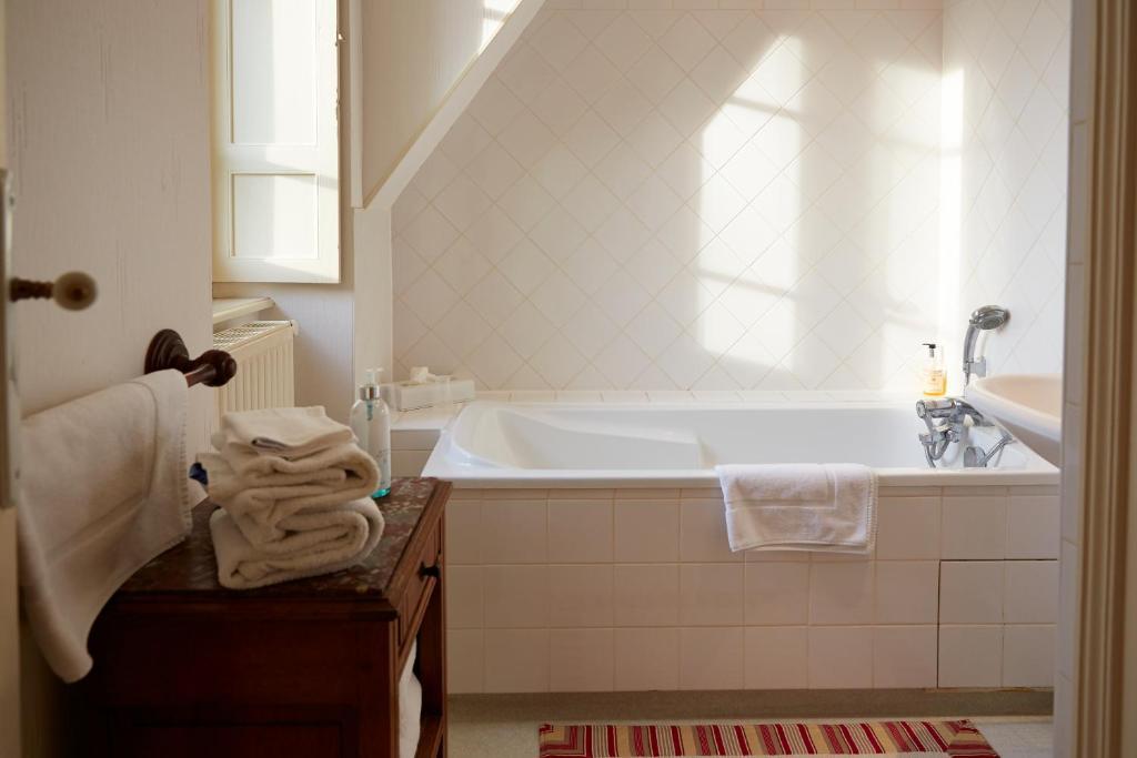 Chambres Au Chateau - Le Clos Des Tourelles Sennecey-le-Grand Room photo