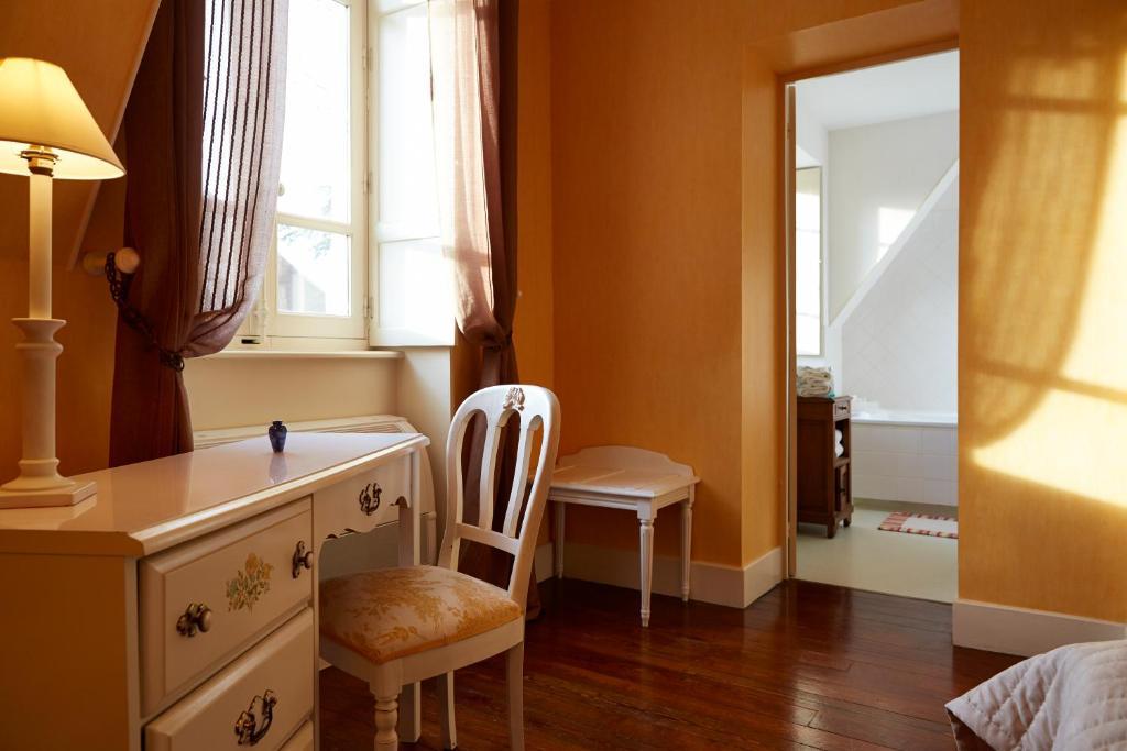 Chambres Au Chateau - Le Clos Des Tourelles Sennecey-le-Grand Room photo