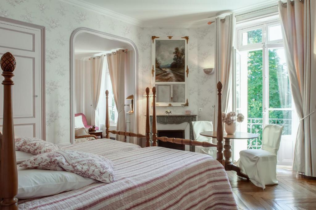 Chambres Au Chateau - Le Clos Des Tourelles Sennecey-le-Grand Room photo
