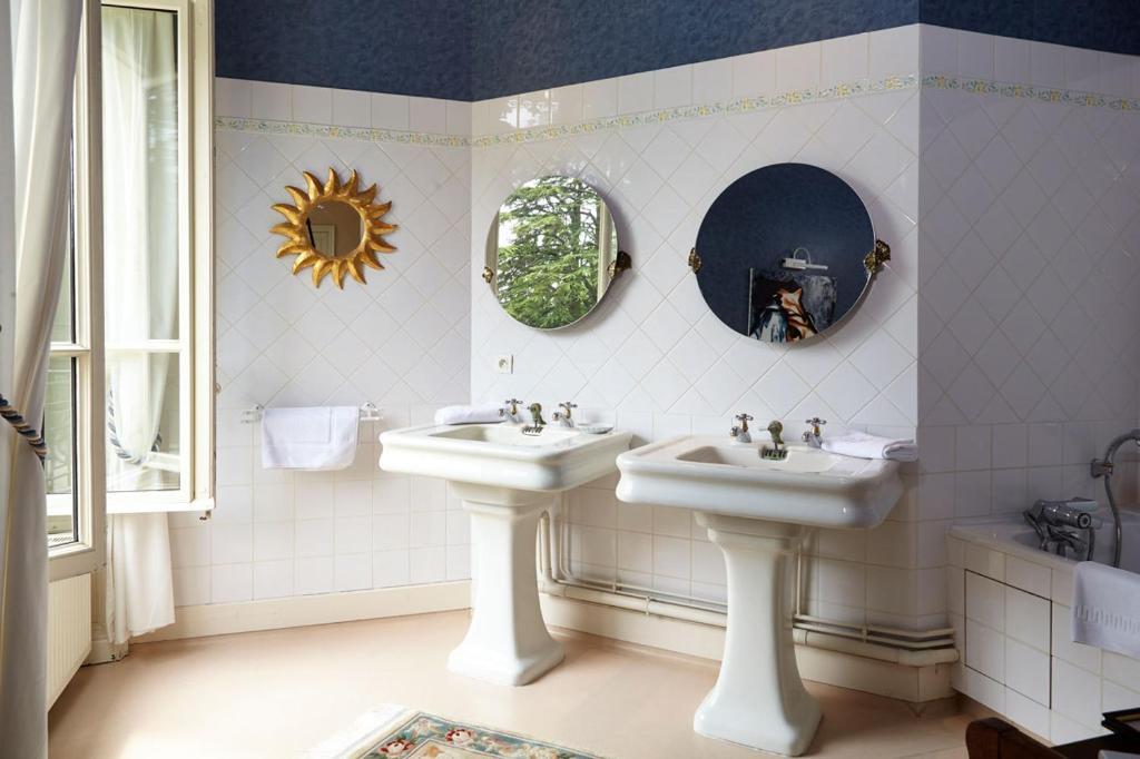 Chambres Au Chateau - Le Clos Des Tourelles Sennecey-le-Grand Room photo